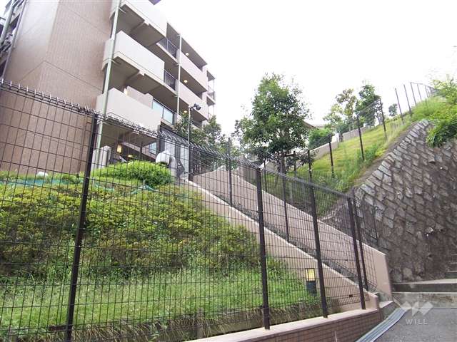 マンションの北側（サブのエントランス）