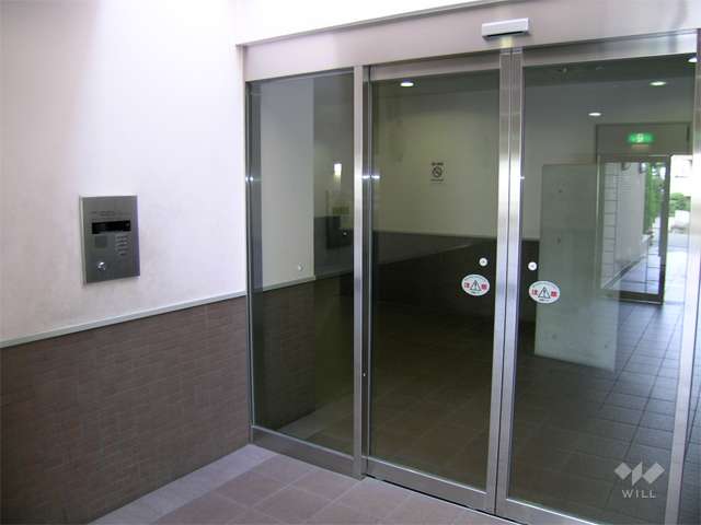 エントランスはオートロック付きです