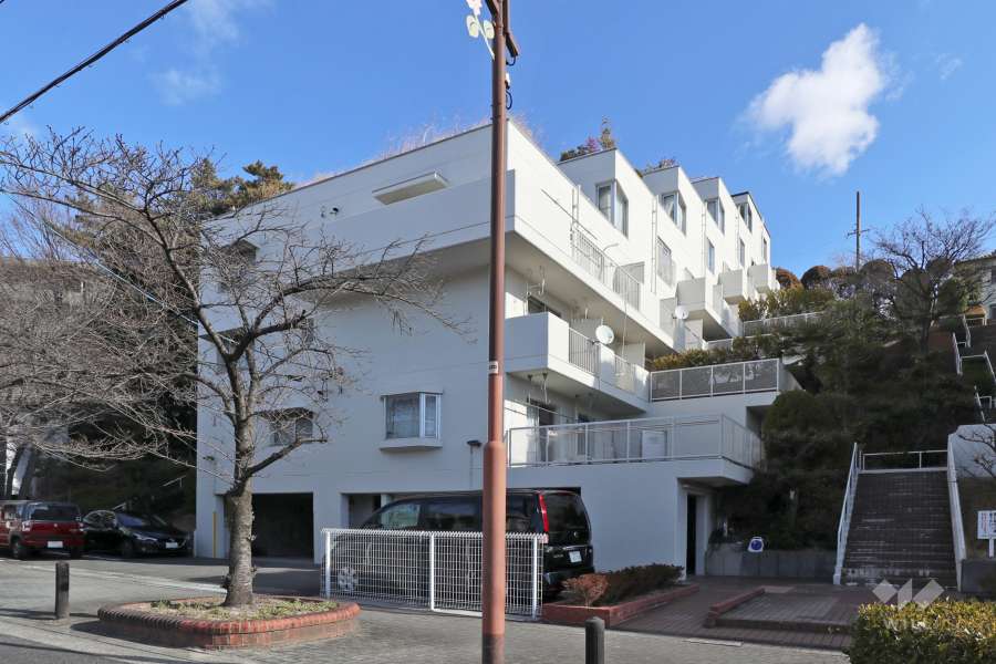 八事表山住宅1号棟の外観（南西側から）