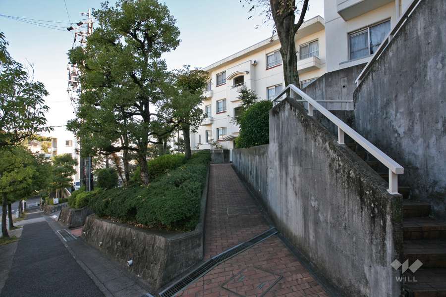 住戸入り口へのアプローチ