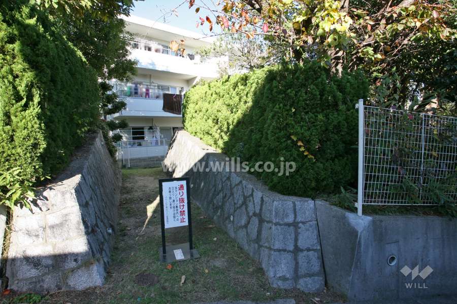 イトーピア表山ハイツ2号棟南側出入口