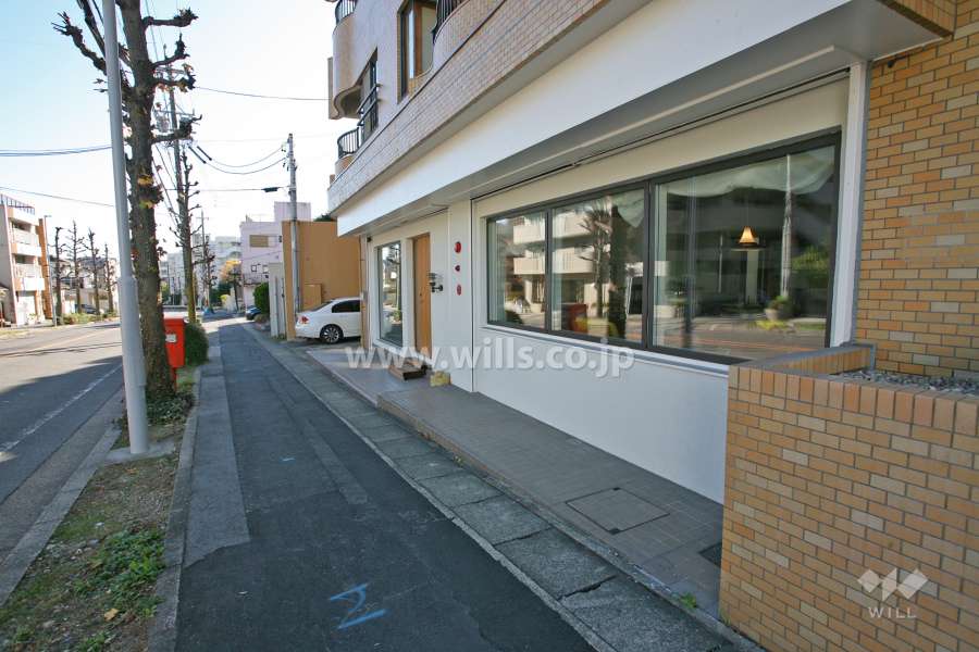 1階にはテナントが入っています。