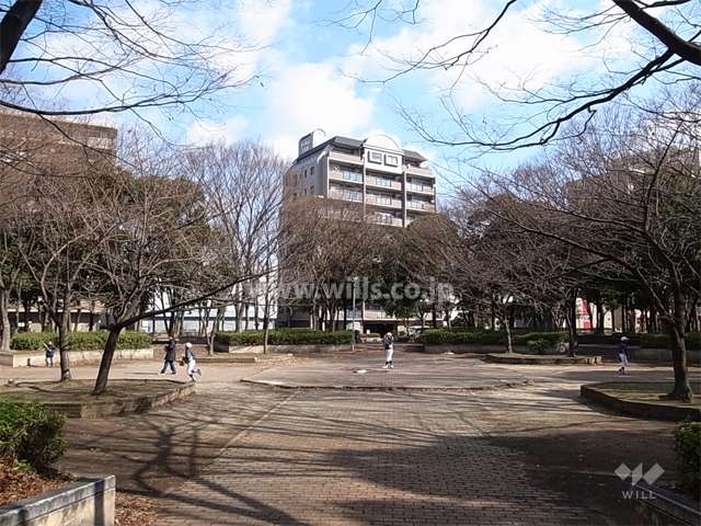 「南吹田公園」から見たダイアパレス江坂東パークフロント