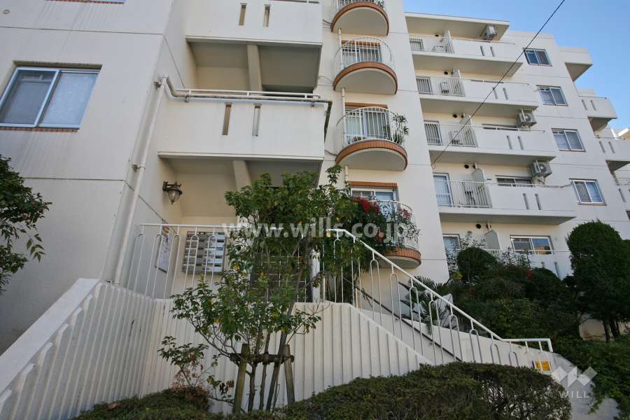 メゾン八事山2号棟の外観（東側から）