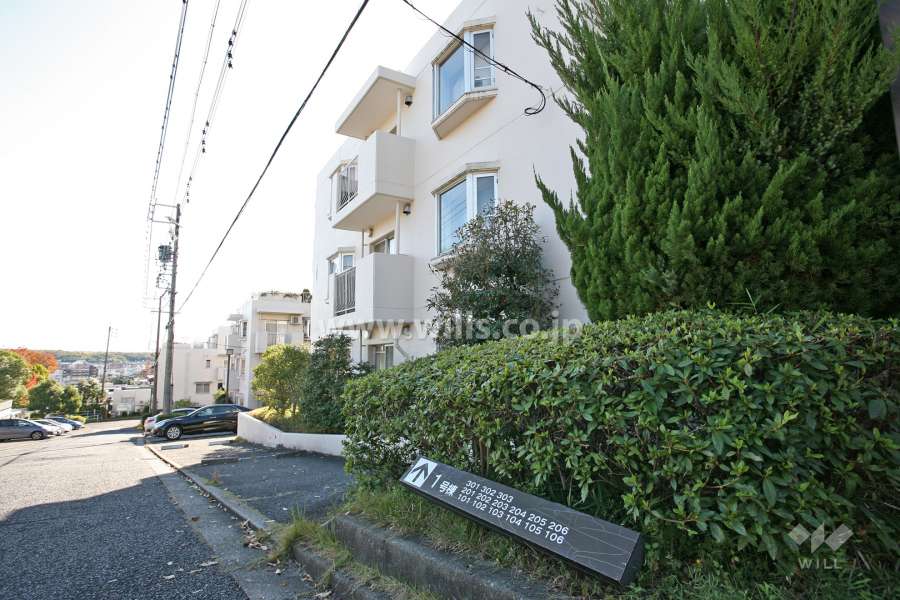 サニーヒル表山1号棟の案内板