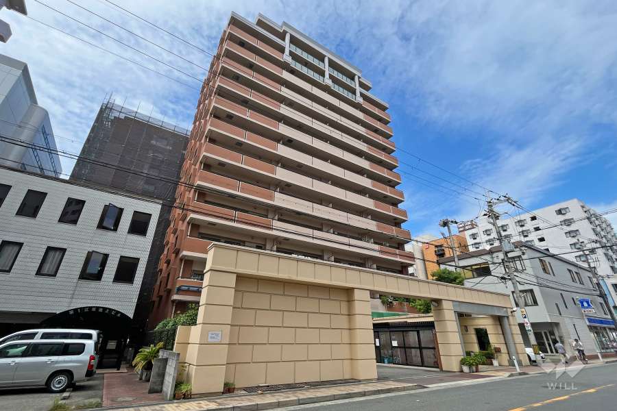 ファミール江坂シティプレイスの外観(南東側から)