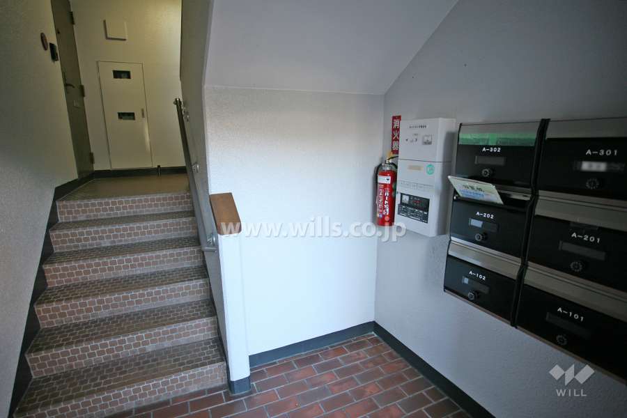 住戸入口（共用ポスト）