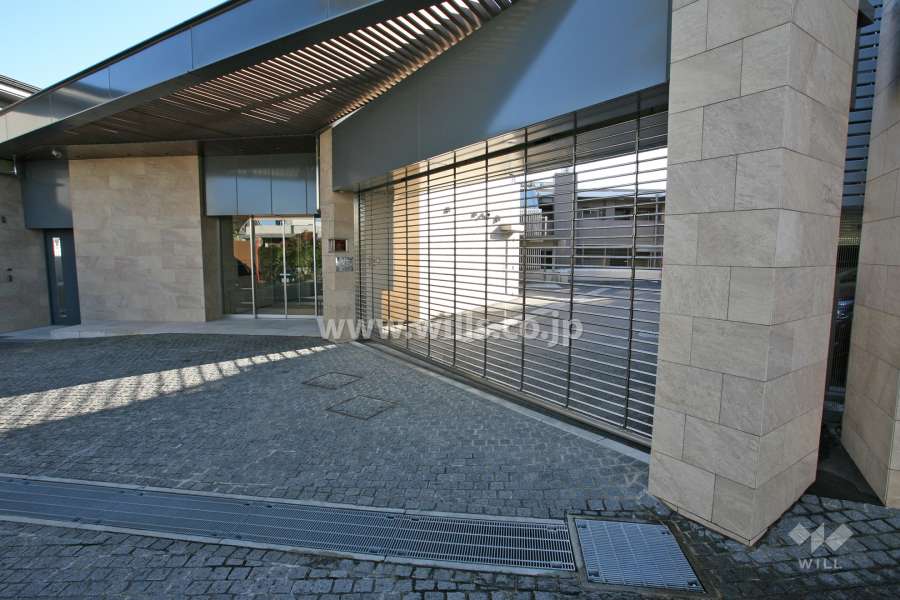 駐車場出入り口（リングシャッター付き）