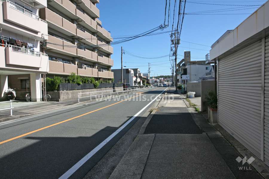 敷地南側の前面道路