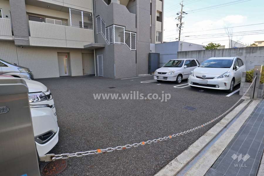 敷地内駐車場(リングシャッター付き)