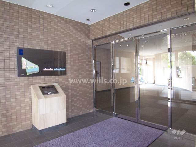 エントランスはオートロック付きです。