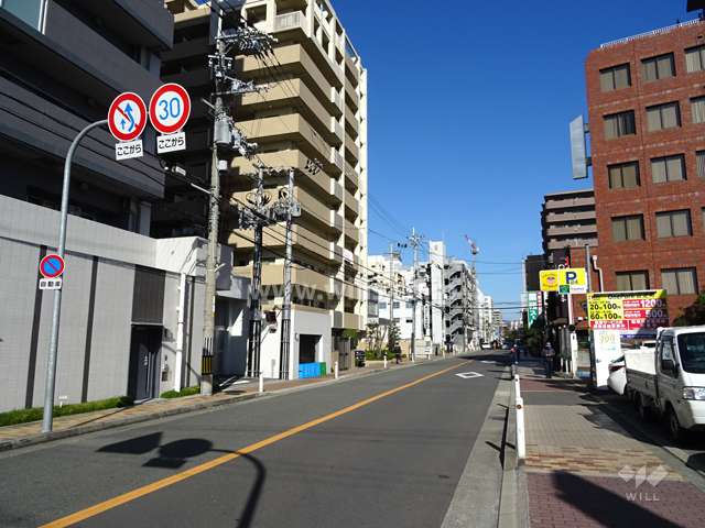 敷地東側の前面道路