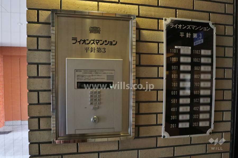 オートロックと案内板