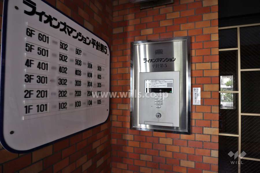 オートロックと案内板