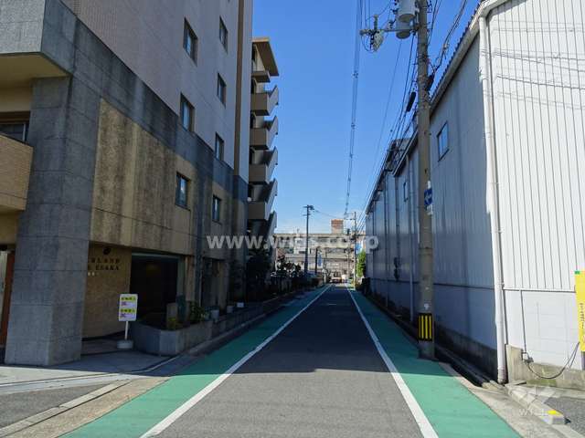 敷地北側の前面道路