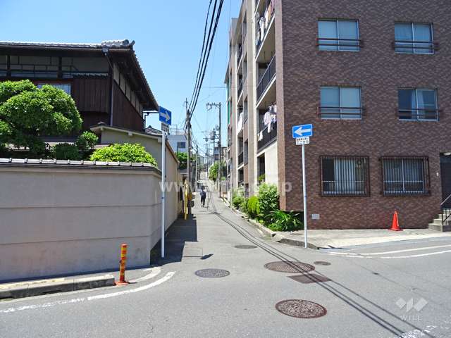敷地南側の前面道路