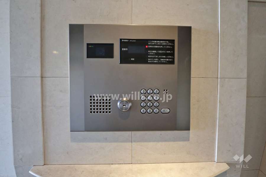 エントランスはオートロック付きです。