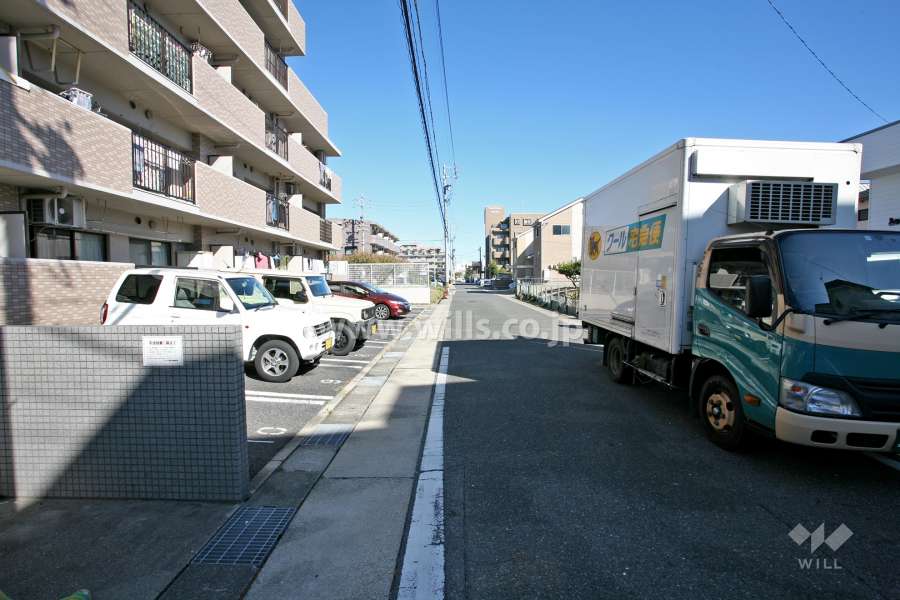 敷地南東側の前面道路