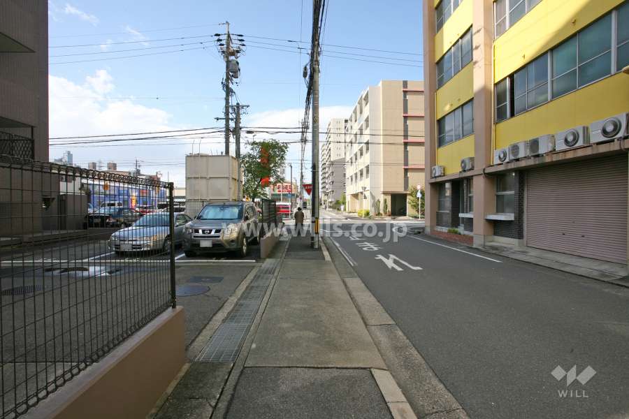 敷地北側の前面道路