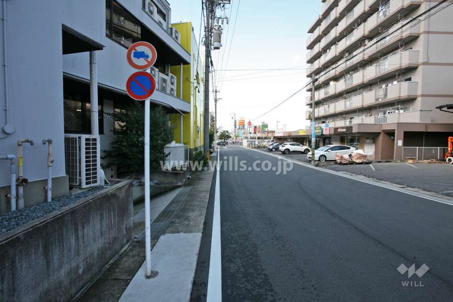 敷地南側の前面道路