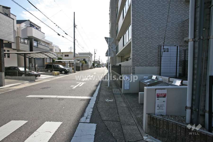 敷地東側の前面道路