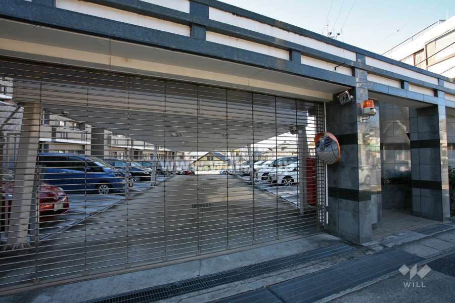 駐車場入り口(リングシャッター付き)