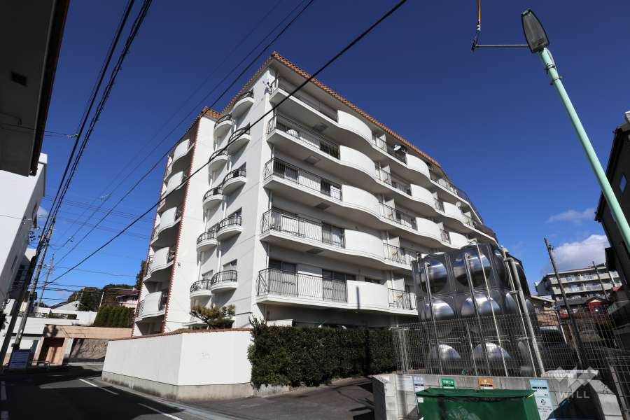 弥生ケ岡マンションの外観（南東側から）