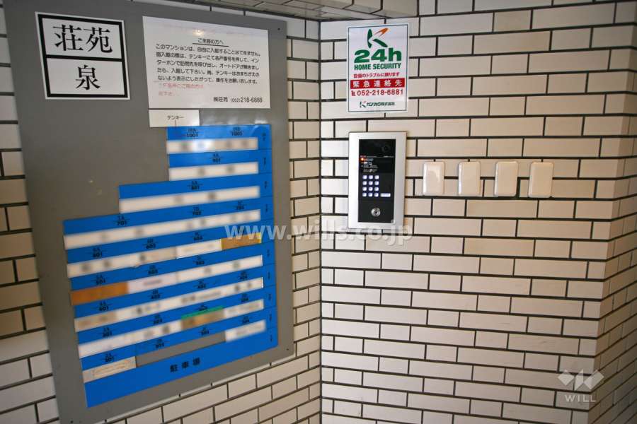 オートロックと案内板