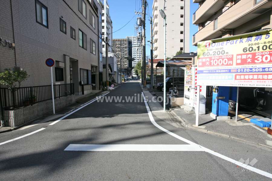 敷地南側の前面道路（東側から）