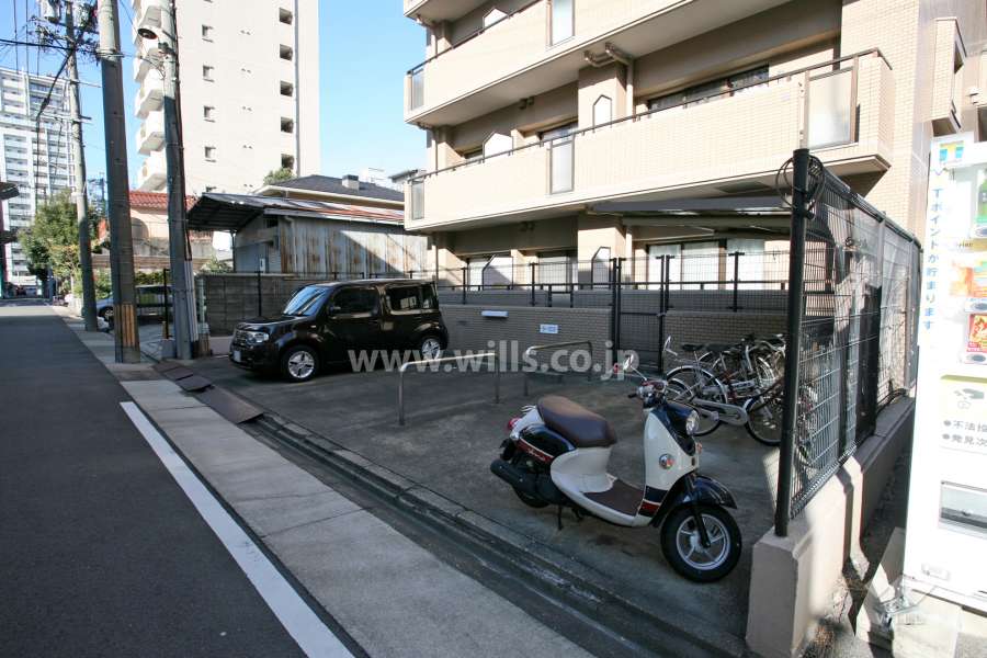 敷地内駐車場（屋外平面式）と駐輪場