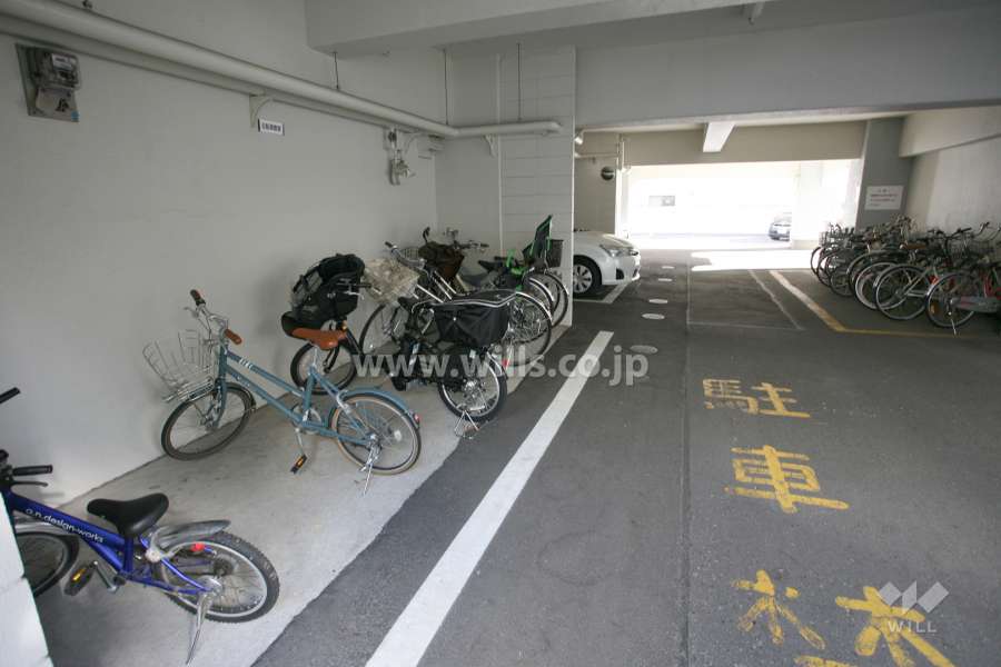 屋内に設けられた駐輪場