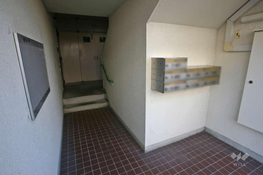 住戸入り口（共用ポスト）