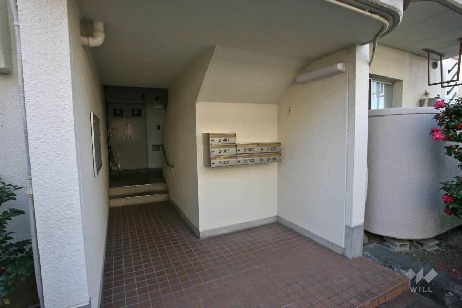 住戸入り口（共用ポスト）