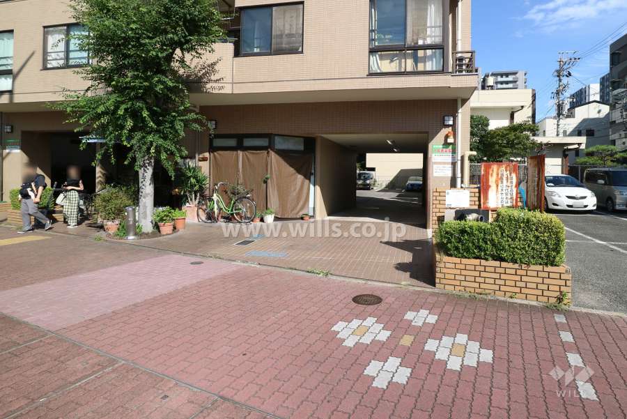 駐車場出入り口