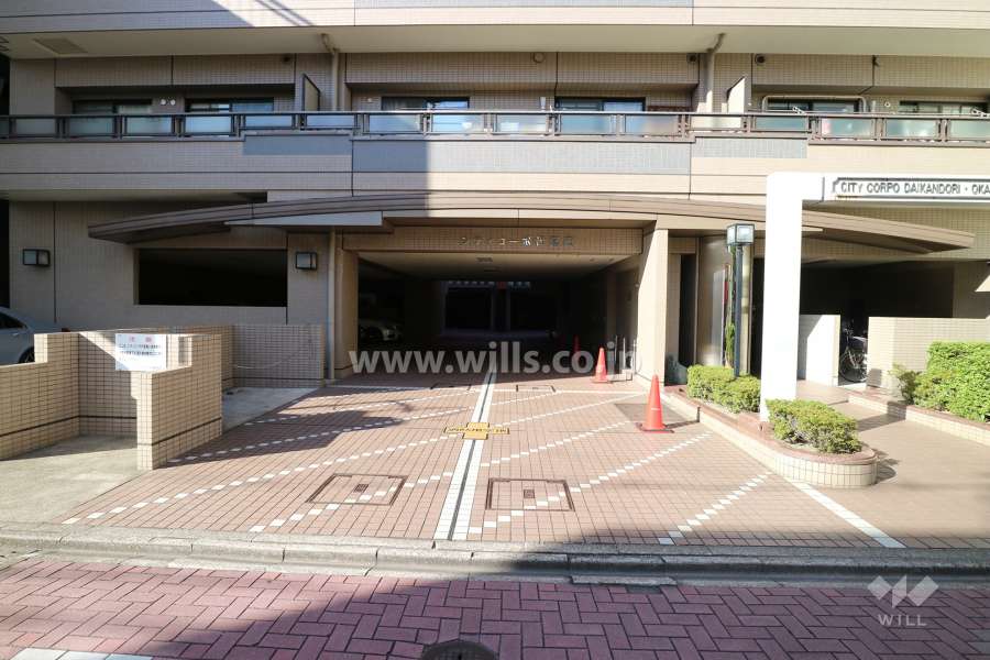 駐車場出入り口