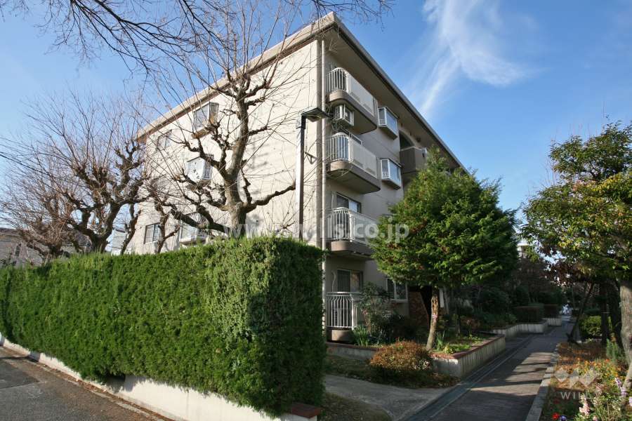 サンハイツ鍋屋上野1号棟の外観(北東側から)