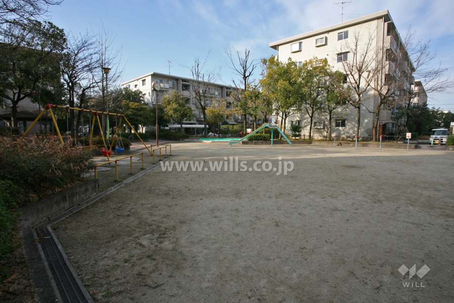 敷地に隣接する鍋屋上野公園