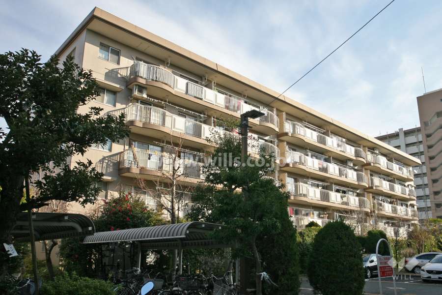 サンハイツ鍋屋上野4号棟の外観(南西側から)