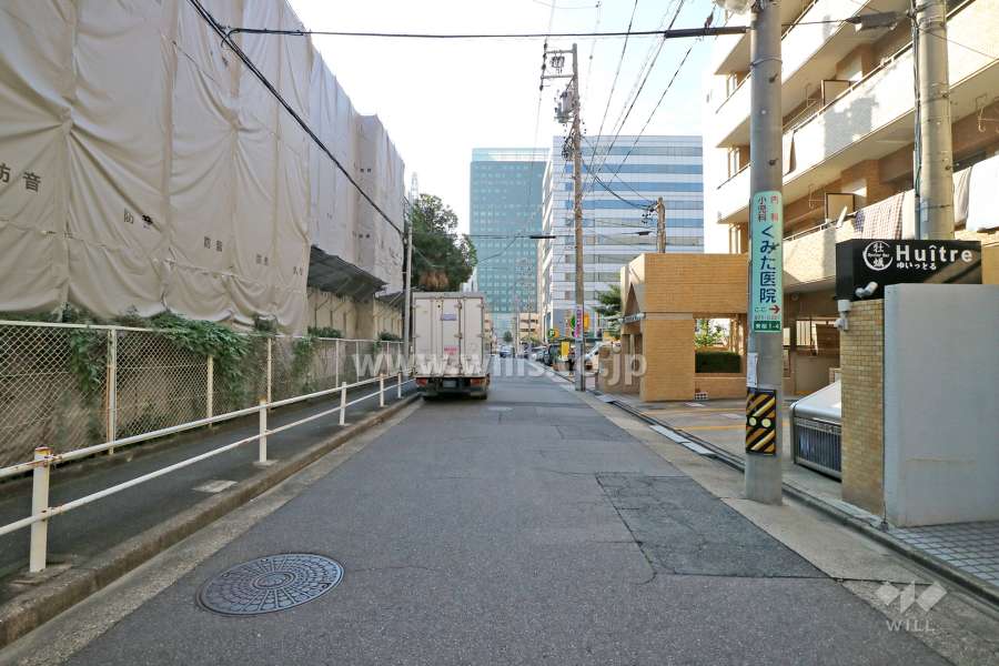 敷地南側の前面道路(東側から)