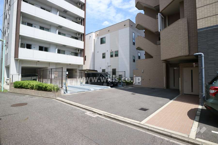 駐車場出入り口