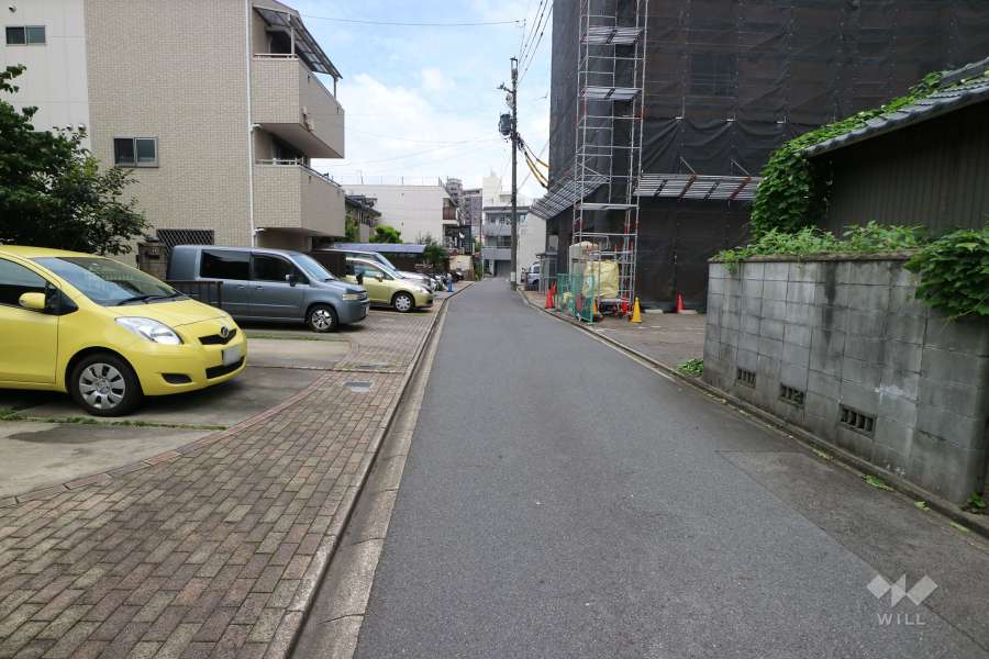 敷地北側の前面道路（東側から）