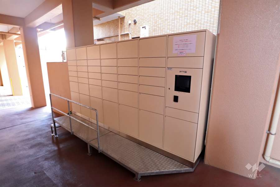 宅配ボックスが設置されております。