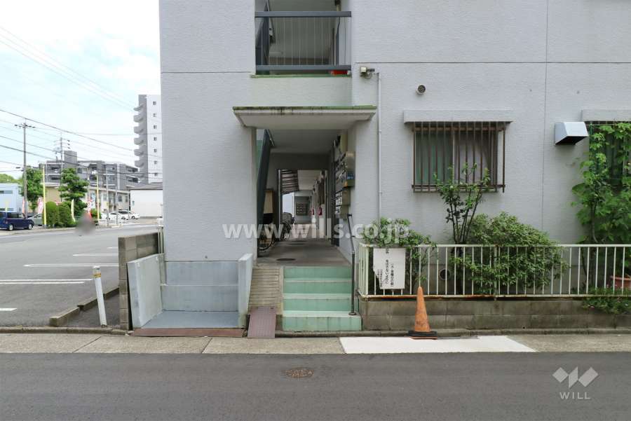 敷地入り口