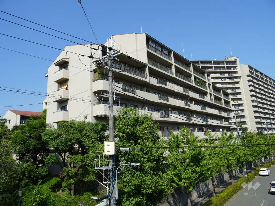 星和プラネタウン千里南第1期D棟（射手座のまち）の外観(南西側から)