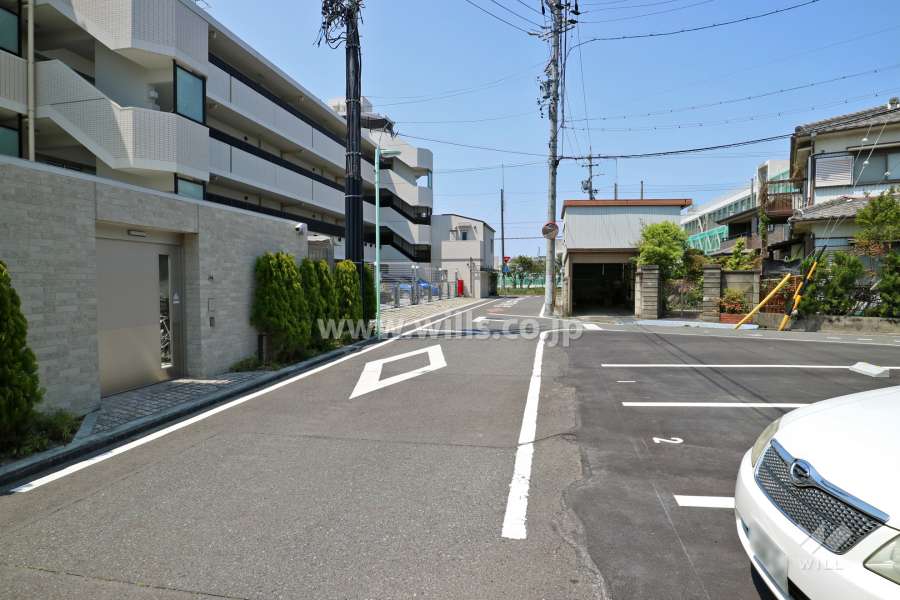 敷地北側の前面道路(東側から)