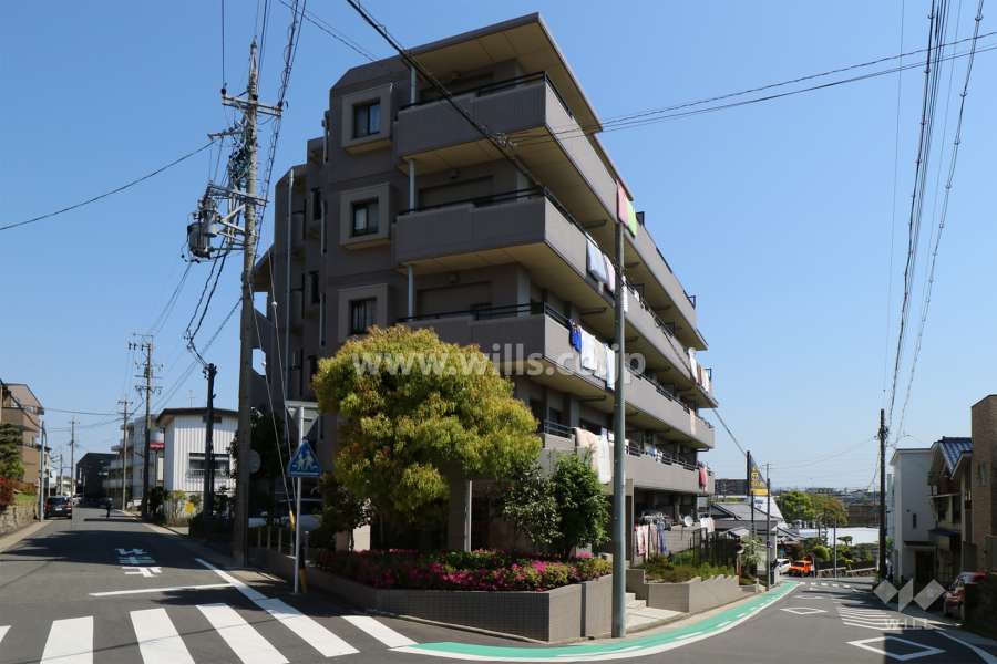 ダイアパレス外山ヒルズの外観(南西側から)