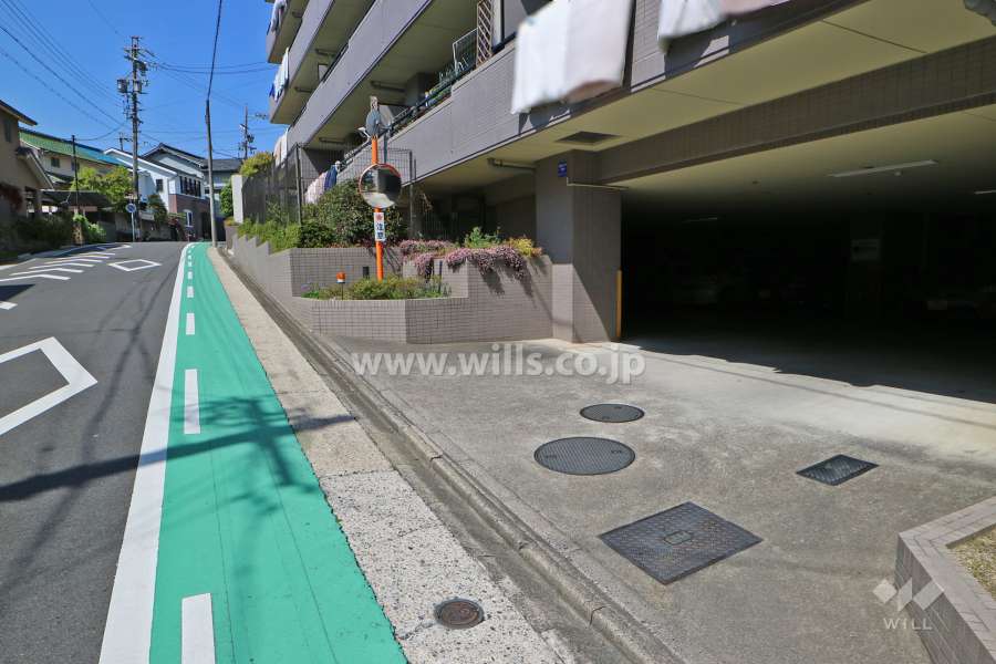 駐車場出入り口