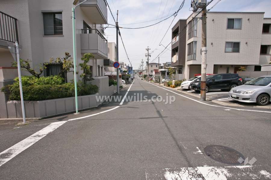 敷地北側の前面道路(東側から)