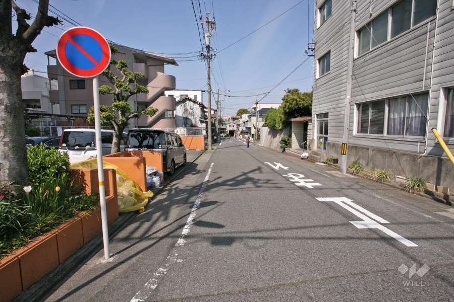 敷地北側の前面道路(東側から)