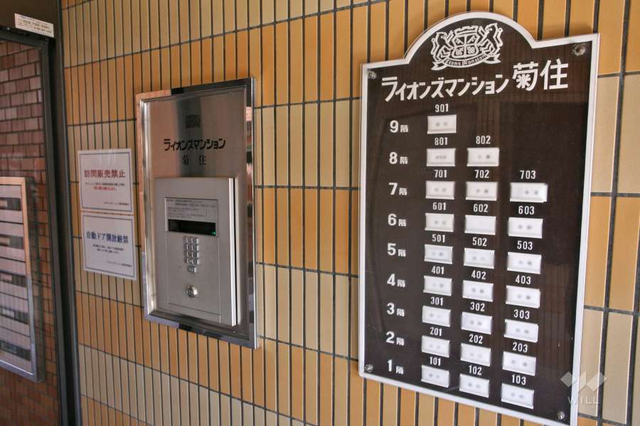 エントランスはオートロック付きです。